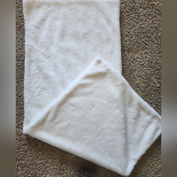 Room Essentials Other - Room Essentials Body Pillow Cover